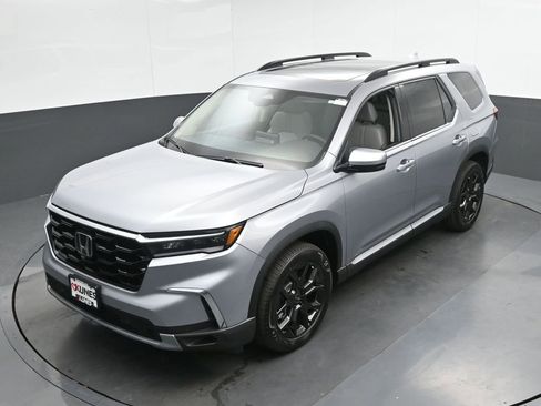 Used 2025 Honda Pilot Touring image 43