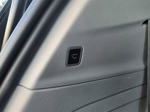 Used 2023 Chrysler Pacifica Limited image 27