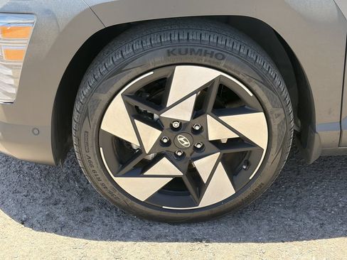 Used 2025 Hyundai Kona Limited FWD image 5