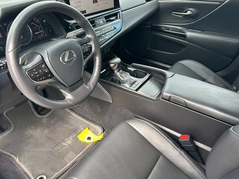 Used 2025 Lexus ES 300h w/ Premium Package FWD image 7