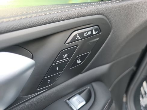 Used 2022 BMW X7 xDrive40i w/ M Sport Package image 21