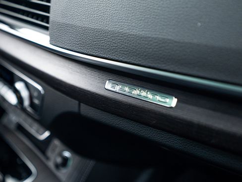 Certified 2025 Audi Q5 2.0T Premium Plus image 9