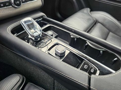 Certified 2023 Volvo XC90 B6 Ultimate w/ Lounge Package AWD/4WD image 36