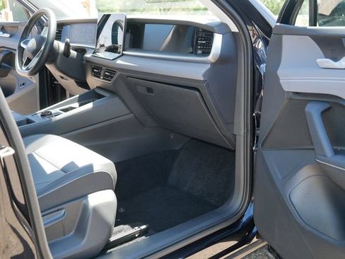 Certified 2025 Volkswagen Tiguan SE AWD/4WD image 20