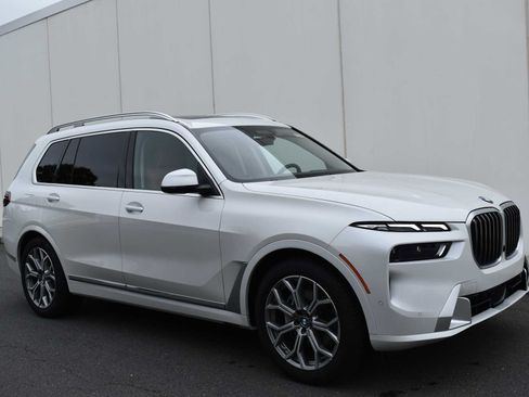 Used 2024 BMW X7 xDrive40i AWD/4WD image 1
