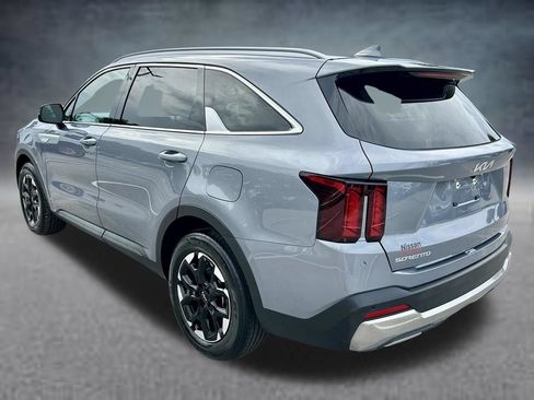 Used 2024 Kia Sorento S w/ Panoramic Sunroof Package FWD image 8