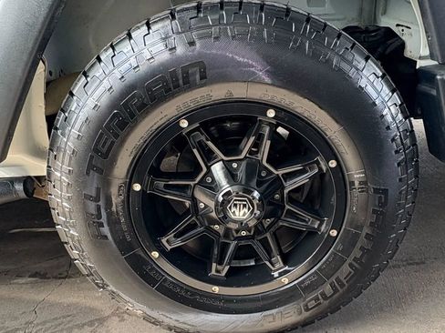 Used 2007 Jeep Wrangler Unlimited X image 25