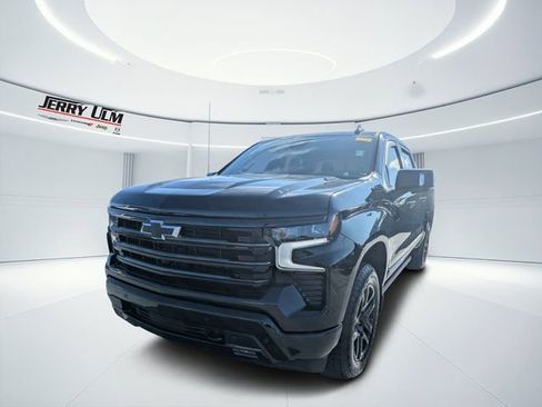 Used 2025 Chevrolet Silverado 1500 High Country w/ Midnight Edition AWD/4WD image 7