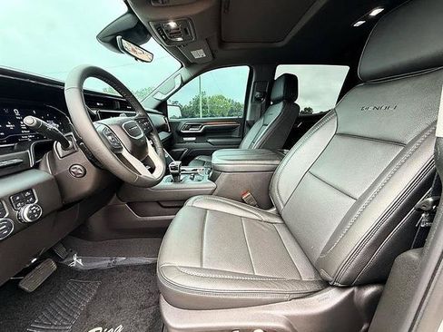 Used 2025 GMC Sierra 1500 Denali w/ Technology Package AWD/4WD image 19