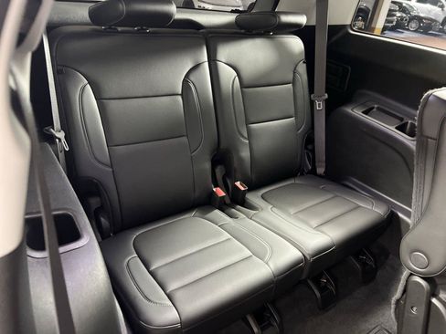 Used 2023 GMC Acadia SLT w/ Elevation Edition FWD image 17