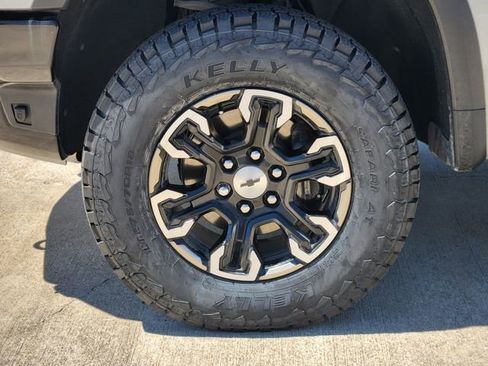 Used 2024 Chevrolet Silverado 1500 ZR2 w/ Technology Package AWD/4WD image 10