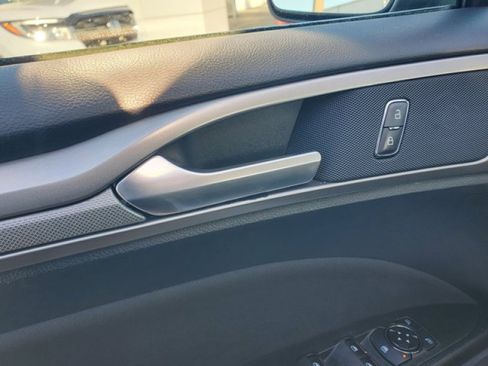 Used 2019 Ford Fusion SE image 14