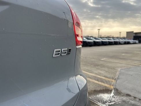 Certified 2025 Volvo XC40 B5 Plus image 39