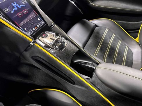 Used 2022 Ferrari Roma RWD image 19