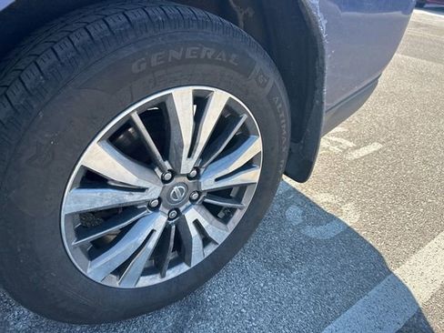 Used 2018 Nissan Pathfinder SL image 11