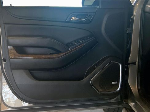 Used 2017 Chevrolet Suburban LT RWD image 21