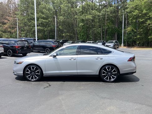 Used 2025 Honda Accord Touring image 8