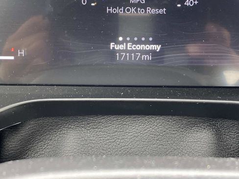 Certified 2025 Jeep Grand Cherokee Laredo w/ Luxury Tech Group I AWD/4WD image 32