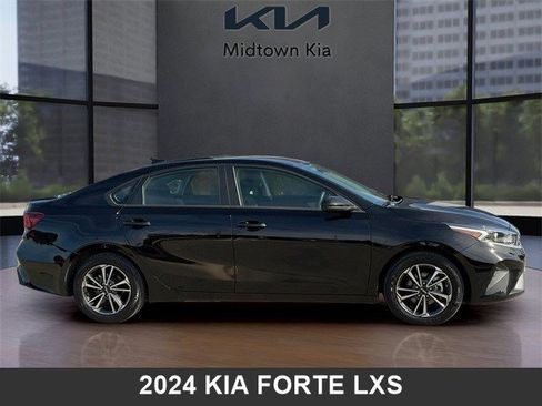 Used 2024 Kia Forte LXS image 2