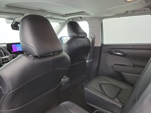 Used 2026 Toyota Highlander XLE AWD/4WD image 15