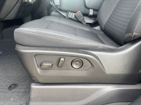 Used 2025 Chevrolet Silverado 2500 Custom w/ Custom Value Package image 17