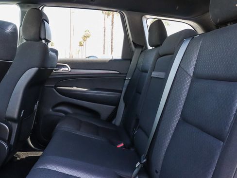 Used 2020 Jeep Grand Cherokee Laredo RWD image 25