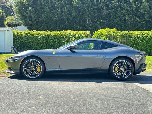 Used 2021 Ferrari Roma RWD image 2