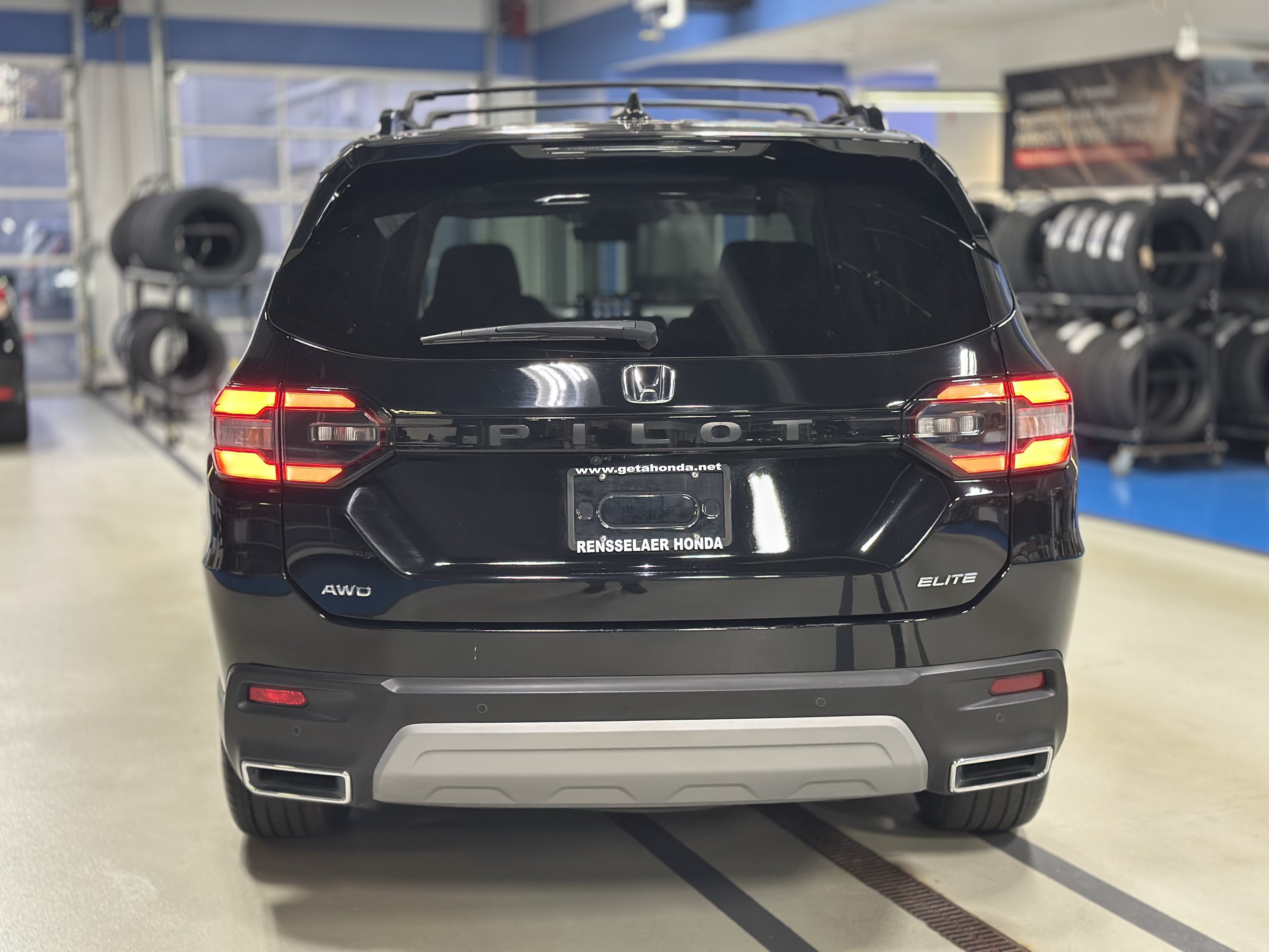 Used 2023 Honda Pilot Elite image 6