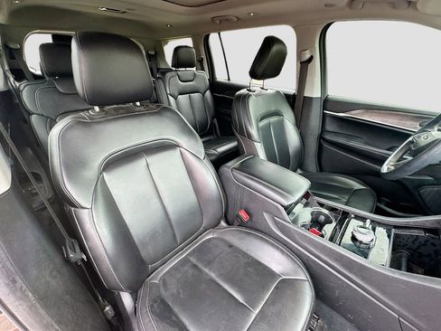 Used 2023 Jeep Grand Cherokee L Limited AWD/4WD image 26