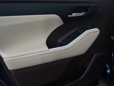 Used 2022 Toyota Highlander XLE image 22