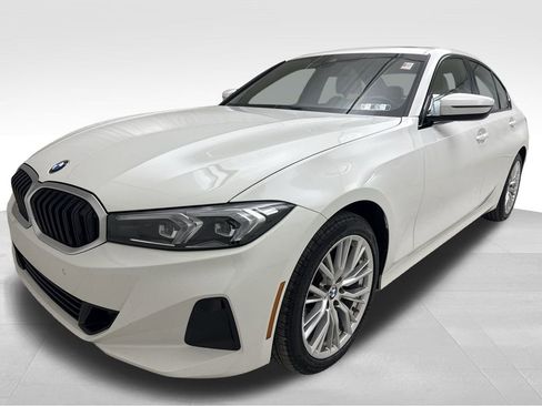 Certified 2023 BMW 330i xDrive Sedan w/ Driving Assistance Package image 5