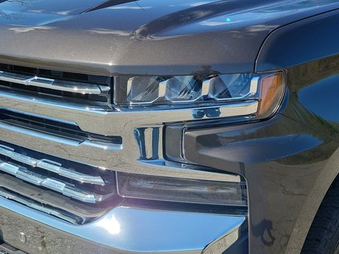 Used 2021 Chevrolet Silverado 1500 LTZ w/ Technology Package AWD/4WD image 9