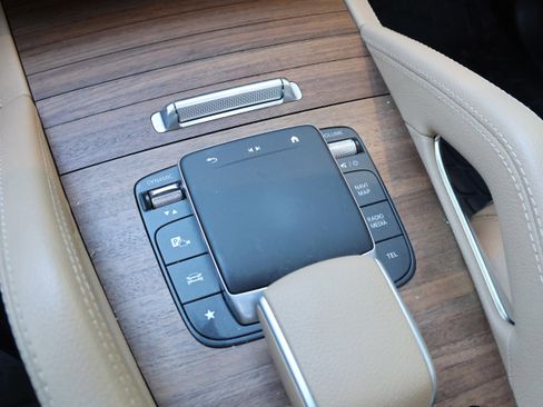 Used 2024 Mercedes-Benz GLS 450 4MATIC image 28