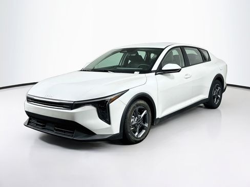 Used 2025 Kia K4 FWD image 3