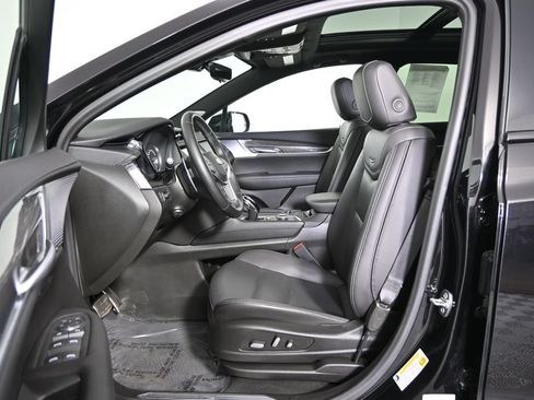 Used 2025 Cadillac XT5 Sportv w/ Technology Package AWD/4WD image 21