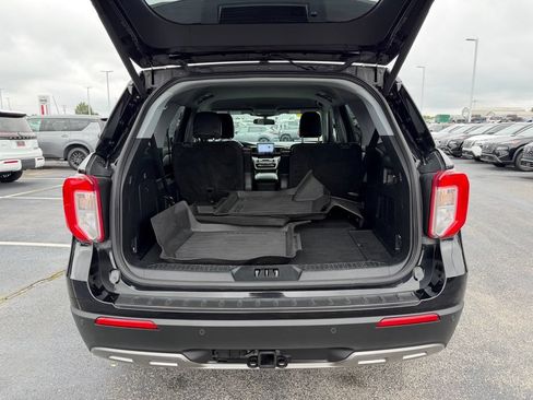 Used 2022 Ford Explorer XLT w/ Equipment Group 202A AWD/4WD image 41
