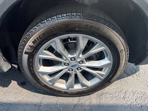 Used 2023 Ford Explorer XLT w/ Equipment Group 202A AWD/4WD image 28
