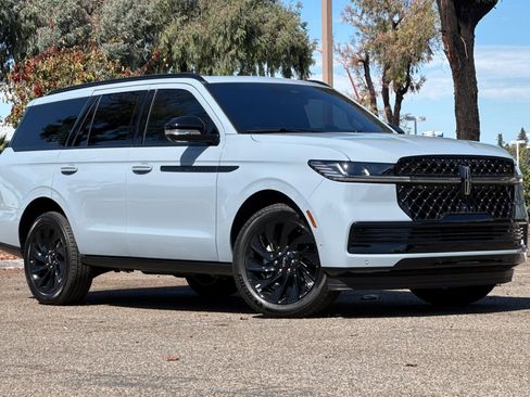 New 2025 Lincoln Navigator Reserve w/ Jet Appearance Package image 2