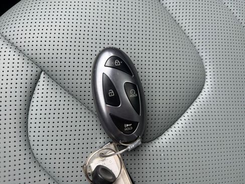 Used 2025 Hyundai Elantra Limited image 23