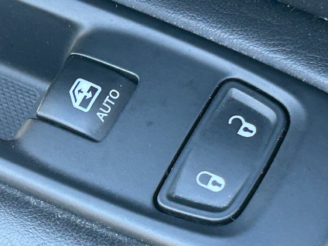 Used 2018 Jeep Compass Sport w/ Cold Weather Group AWD/4WD image 36