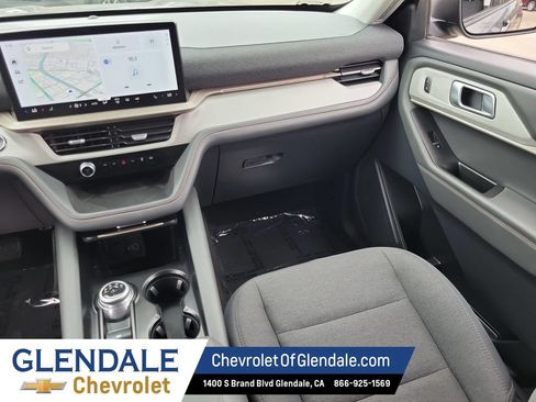 Used 2025 Ford Explorer Active RWD image 24