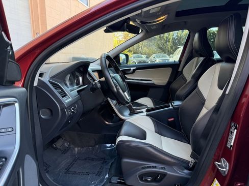 Used 2017 Volvo XC60 T5 Dynamic w/ Preferred Option Package image 11