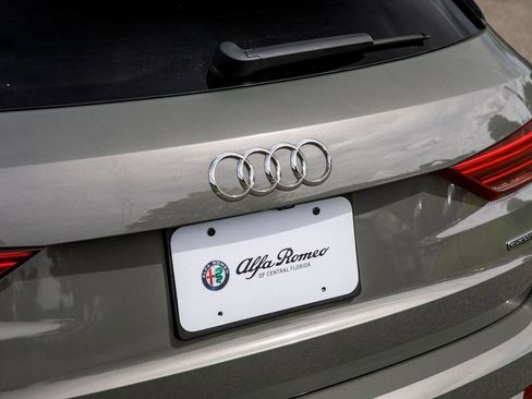 Used 2020 Audi Q3 2.0T Premium w/ Convenience Package image 16