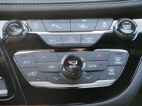 New 2026 Chrysler Pacifica Select w/ S Appearance Package FWD image 18