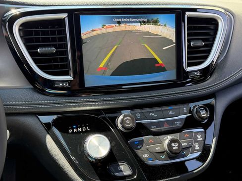 New 2026 Chrysler Pacifica Select AWD/4WD image 20
