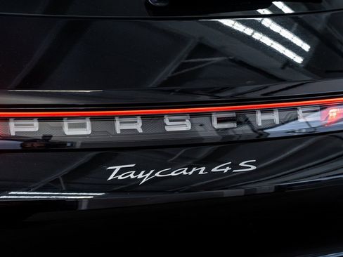 Used 2024 Porsche Taycan 4S w/ Premium Package image 24