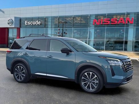 Certified 2026 Nissan Pathfinder Platinum w/ Accent Package AWD/4WD image 1
