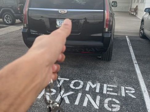 Used 2016 Cadillac Escalade Premium image 10