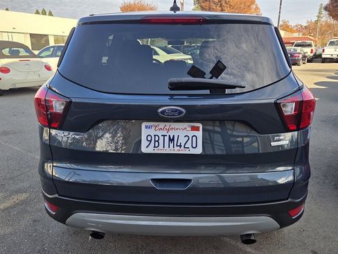 Used 2019 Ford Escape SE image 4