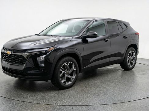 Used 2025 Chevrolet Trax LT FWD image 3